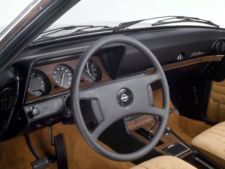 Панель приборов Opel Rekord Sedan 1972 года  (фото 6 из 13)